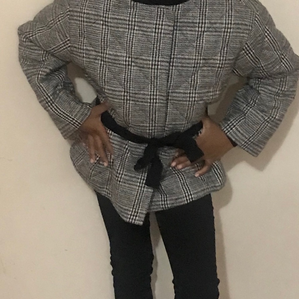 Zara - Picture 2 of 10